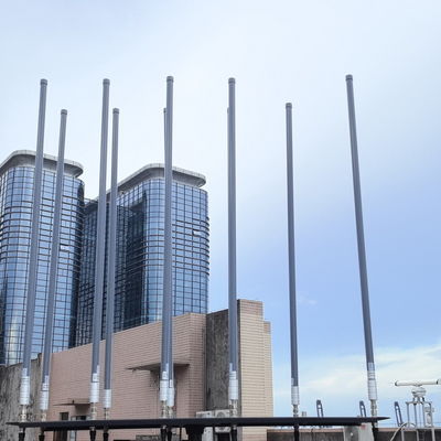 Sistema anti-UAV / anti-drone de alta potência com alcance de interferência de raio de 500m a 2km e até 95% de umidade à prova d'água IP65 para instalação de estacionamento